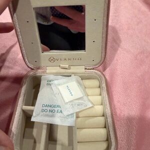 Vlando Jewelry Box in pale pink